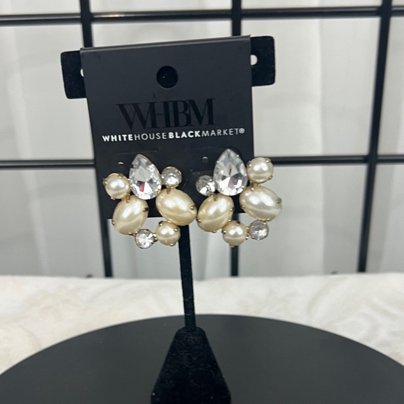 White House Black Market Jewelry - NWT White House Black Market Ivory Pearl & Crystal Teardrop Cluster Earrings